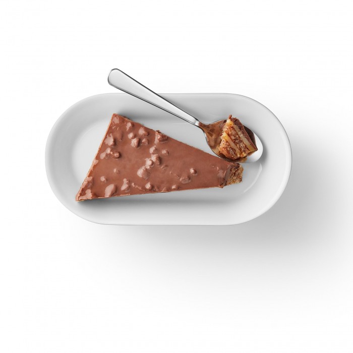 Цена 5.90 лв. за Шоколадова торта "Daim" в категория Десерти от Ресторант Класико в София